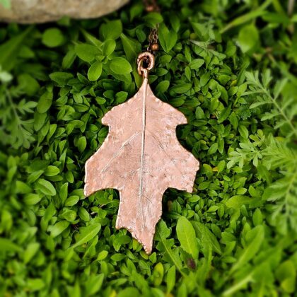 Elegant Oak Leaf Pendant